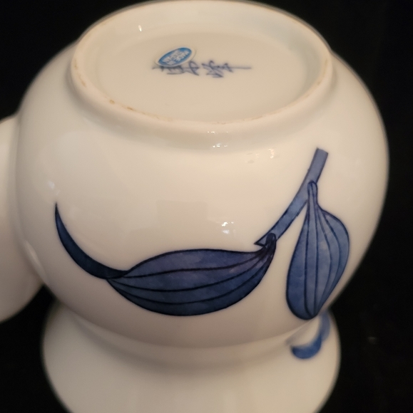 Vintage Mini Bone China Teapot. Made in Japan. - Picture 8 of 9